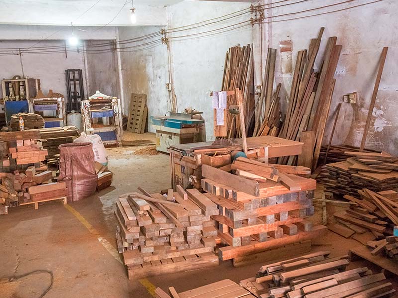 瑞金楼梯地板柜门的油漆修复-09